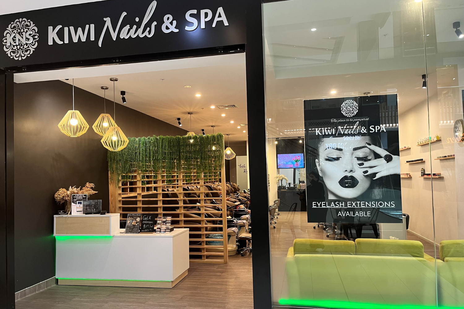 Kiwi Nails & Spa- Banner
